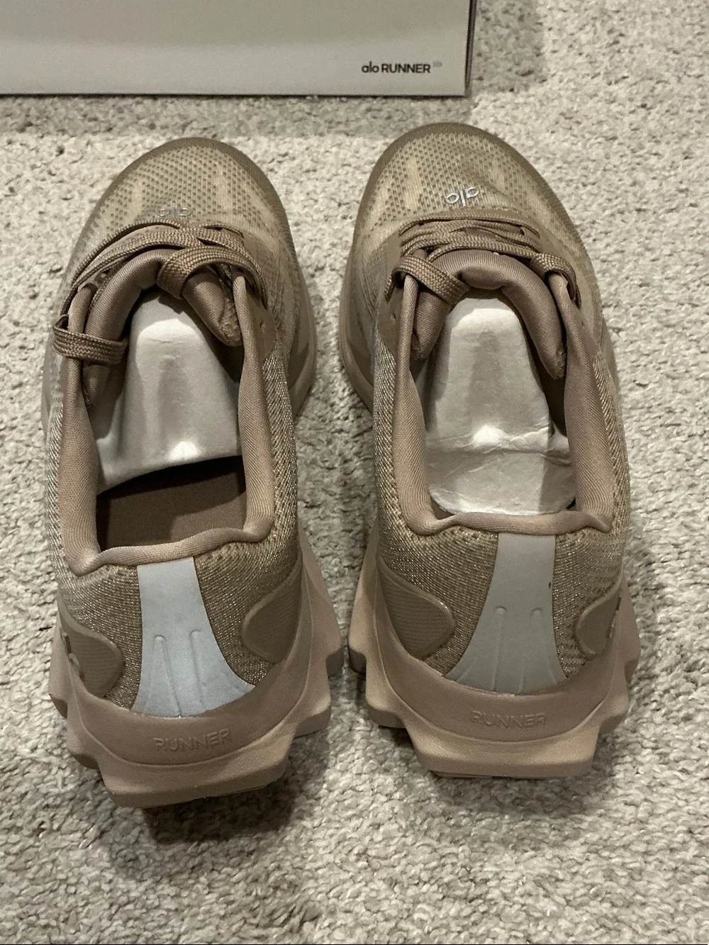 Alo Yoga Runner Core Gravel Sneaker 10